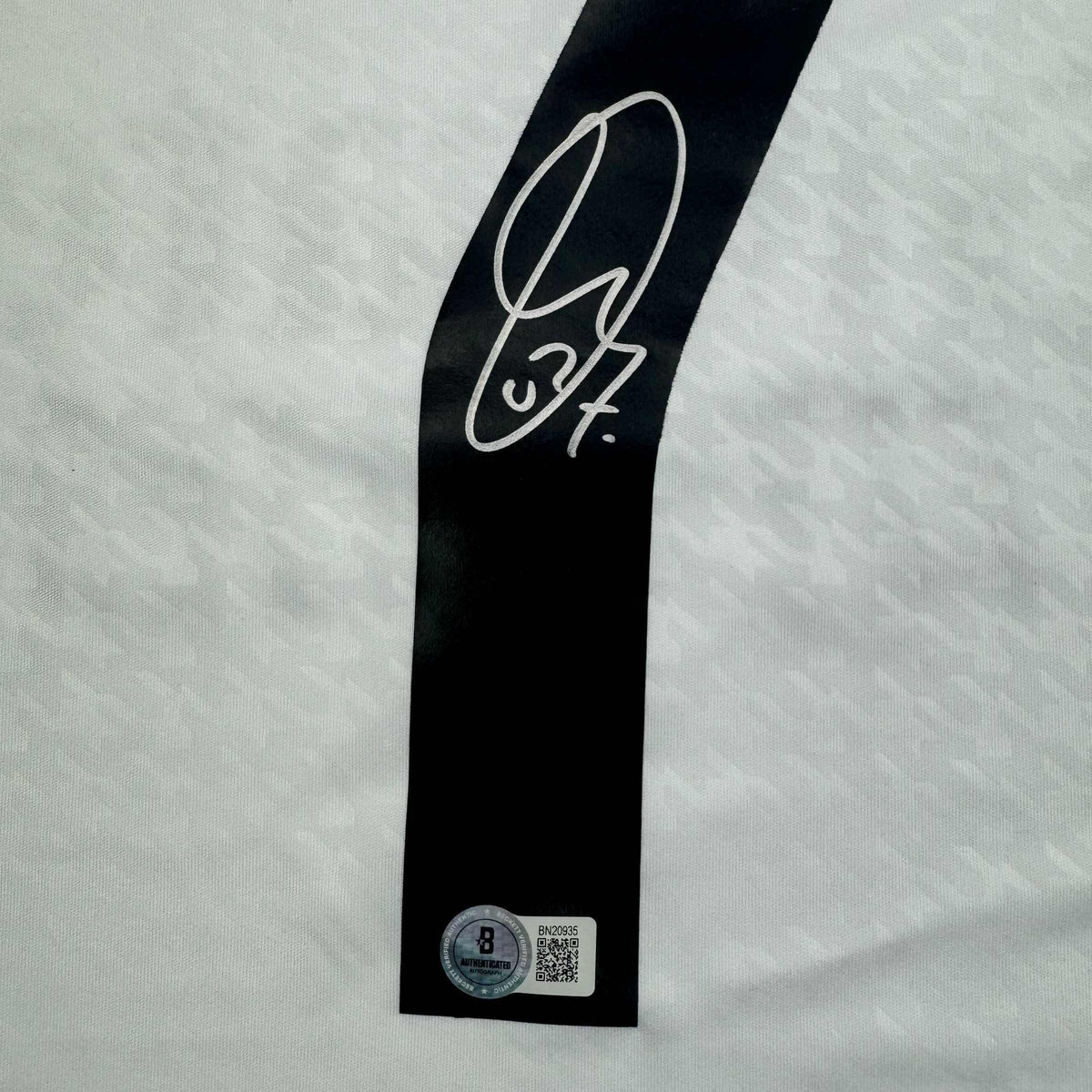 Signed Vini Jr White Real Madrid Jersey | Beckett BAS COA