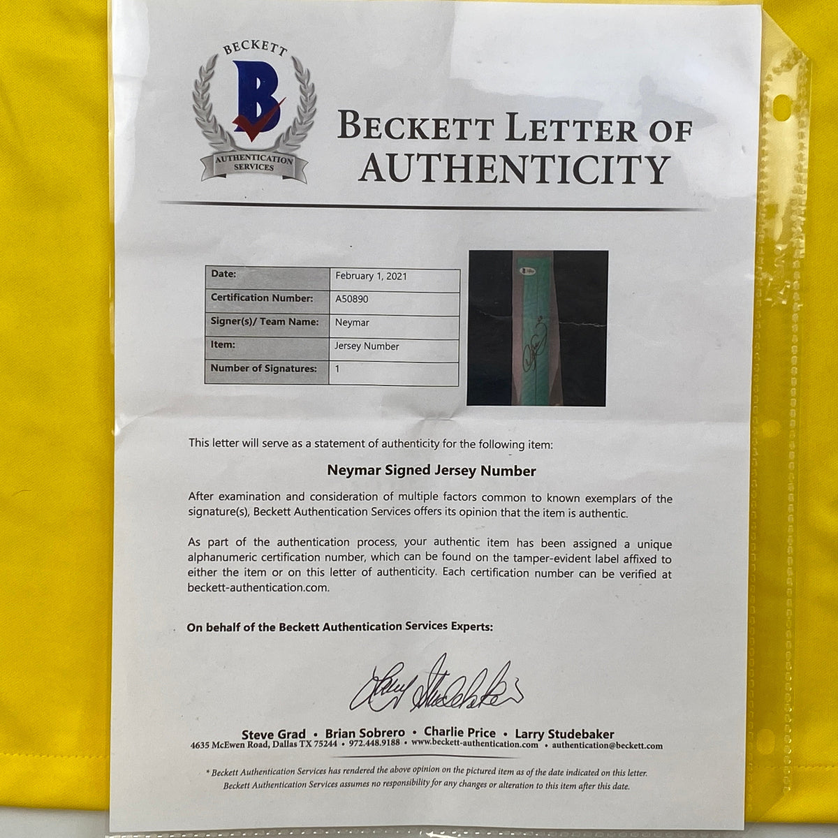 Signed Neymar Jr. Brazil Soccer Jersey - Beckett BAS COA